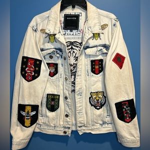 REASON Mulberry Moto Mens Medium Distressed Tiger Patches Whitewash Denim Jacket